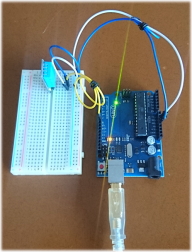 テストの様子(左側:ブレッドボード 右側:Arduino Uno)